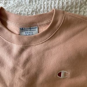 Light pink cropped Champion sweatshirt. Size small.